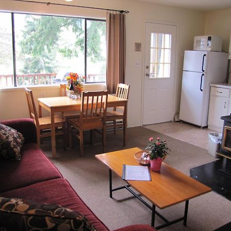 Green Acres Lakeside Resort Salt Spring Island Ganges Екстериор снимка