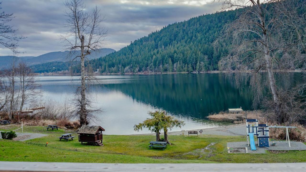 Green Acres Lakeside Resort Salt Spring Island Ganges Екстериор снимка