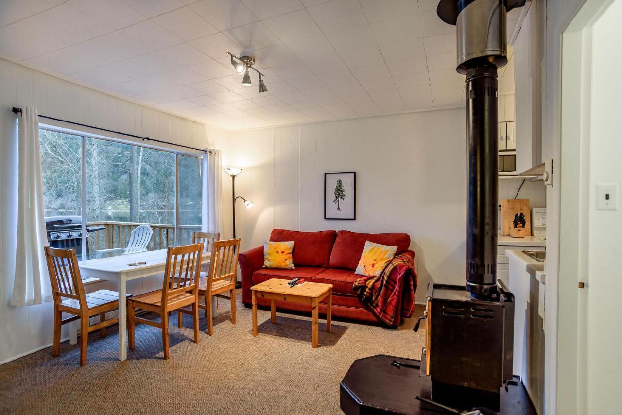 Green Acres Lakeside Resort Salt Spring Island Ganges Екстериор снимка