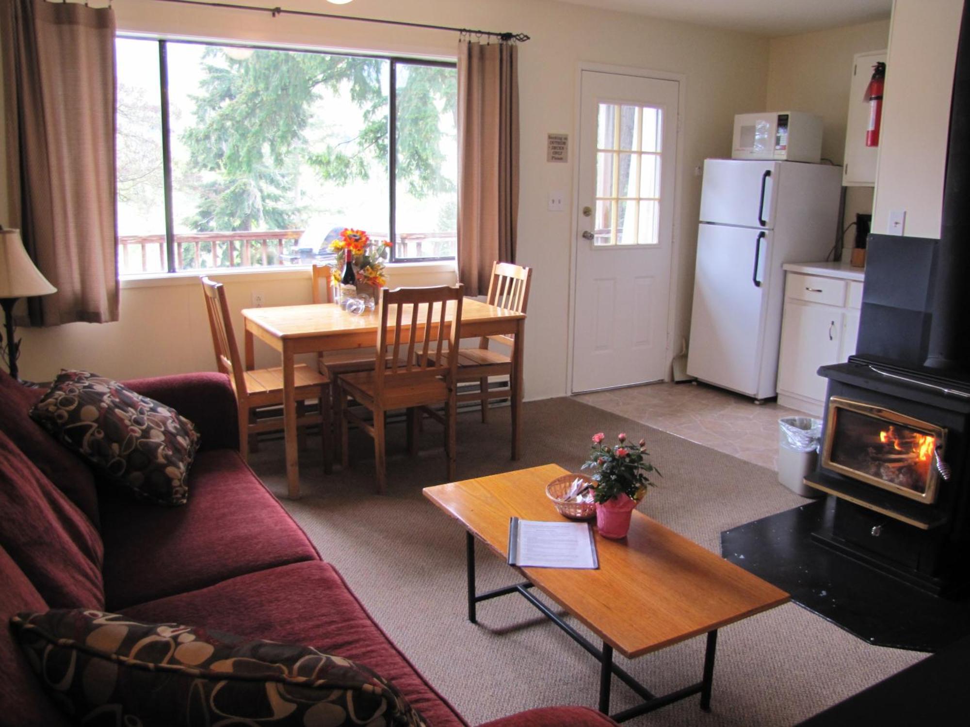 Green Acres Lakeside Resort Salt Spring Island Ganges Екстериор снимка